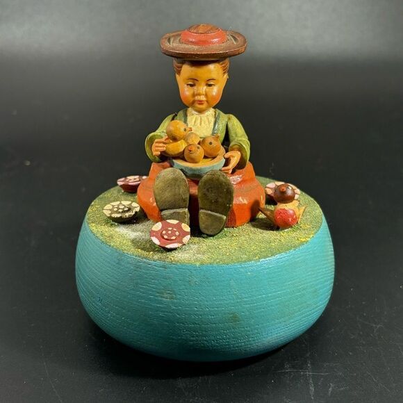 Vintage ANRI Wood Carved‎ Revolving Music Box- girl feeding Mama & baby Birds - Picture 1 of 5